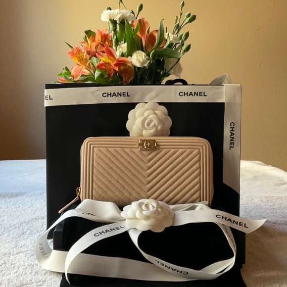 🌹CHANEL ZIP AROUND WALLET 🌹 - Picture 3 of 16